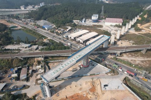 珠肇高铁居安特大桥T构梁转体成功