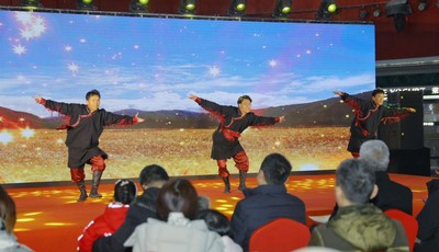 新春走基层｜歌舞、吕剧、小丑杂技、古彩戏法……“文化进万家”走进李沧，一站式解锁新春美好！