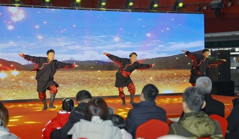 新春走基层｜歌舞、吕剧、小丑杂技、古彩戏法……“文化进万家”走进李沧，一站式解锁新春美好！