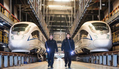 新春走基层｜他们是动车“医生”，春节坚守春运一线