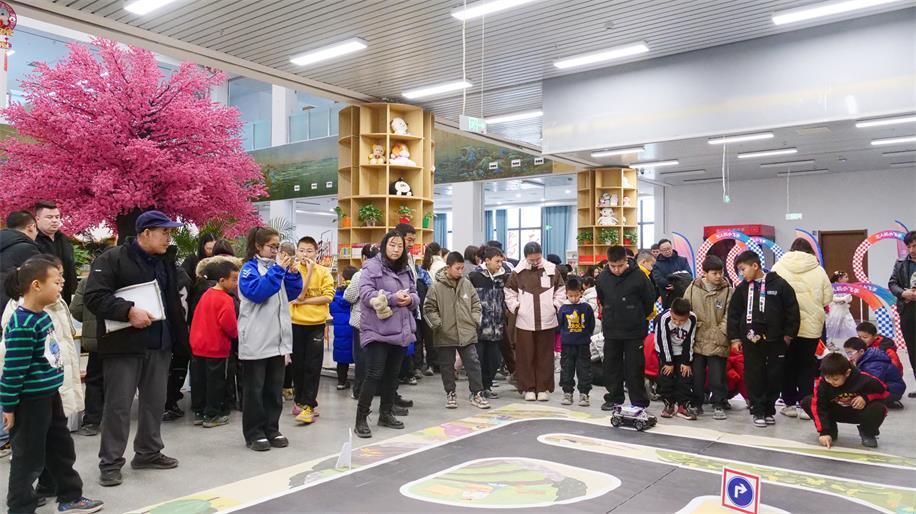 科普嘉年华点亮寒假  沙雅青少年沉浸式体验人工智能与科学实验