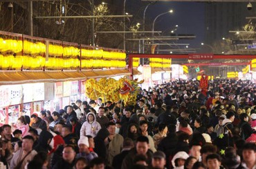 灯火阑珊，青岛老街年味正浓