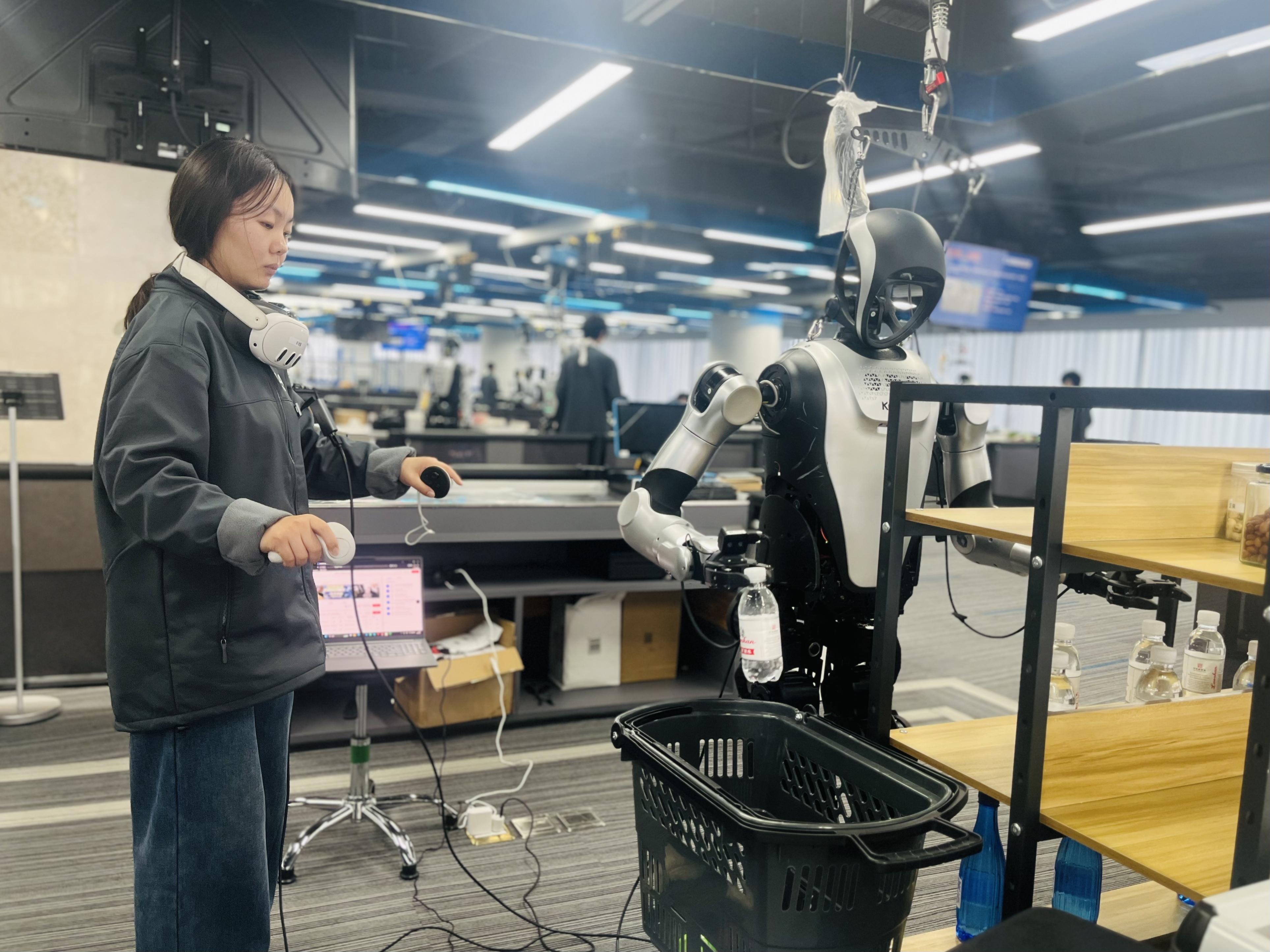 新春走基层·智绘新图景丨在这里，机器人被打磨出“聪明头脑”