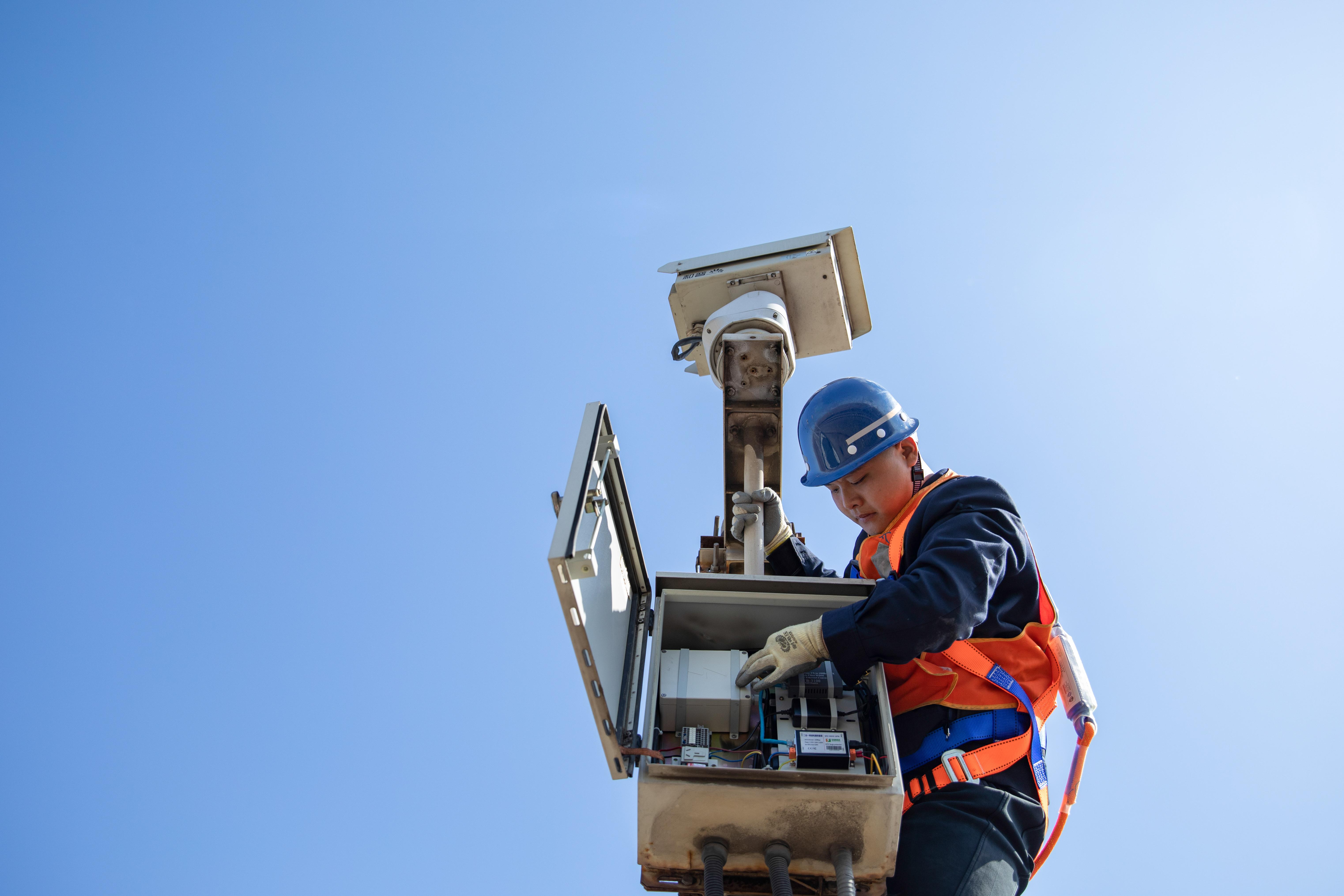 擦亮铁路“天眼”护安全
