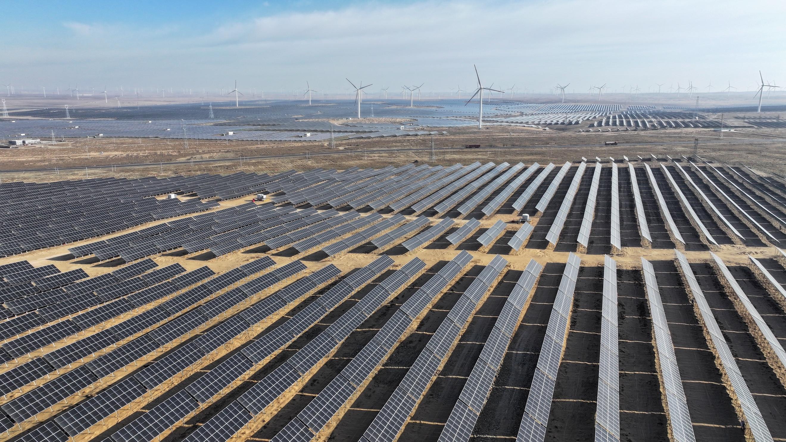 我国单体最大采煤沉陷区光伏项目投运  创多项技术第一