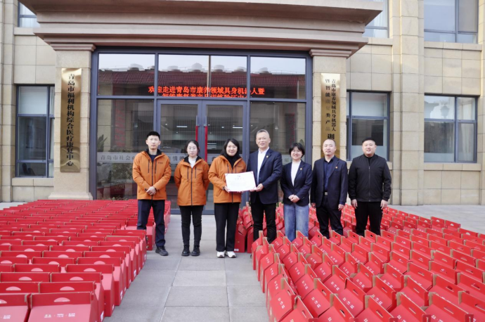 科技向善 情暖元宵——言鼎集团携“大头健康礼盒”走进青岛市社会福利院