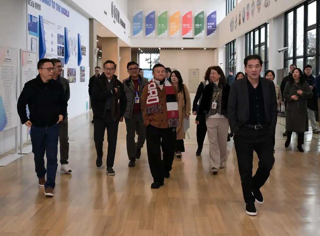 数智新工具|AI冲击超出想象！大厂正把战略全面渗透进教育端