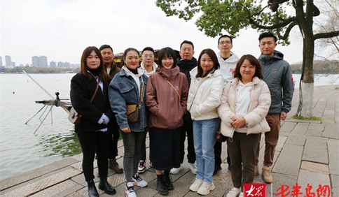 体味“来时的路” 青岛“网红天团”奔赴嘉兴重温红船精神