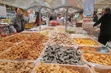 “二月二”临近 炒豆飘香