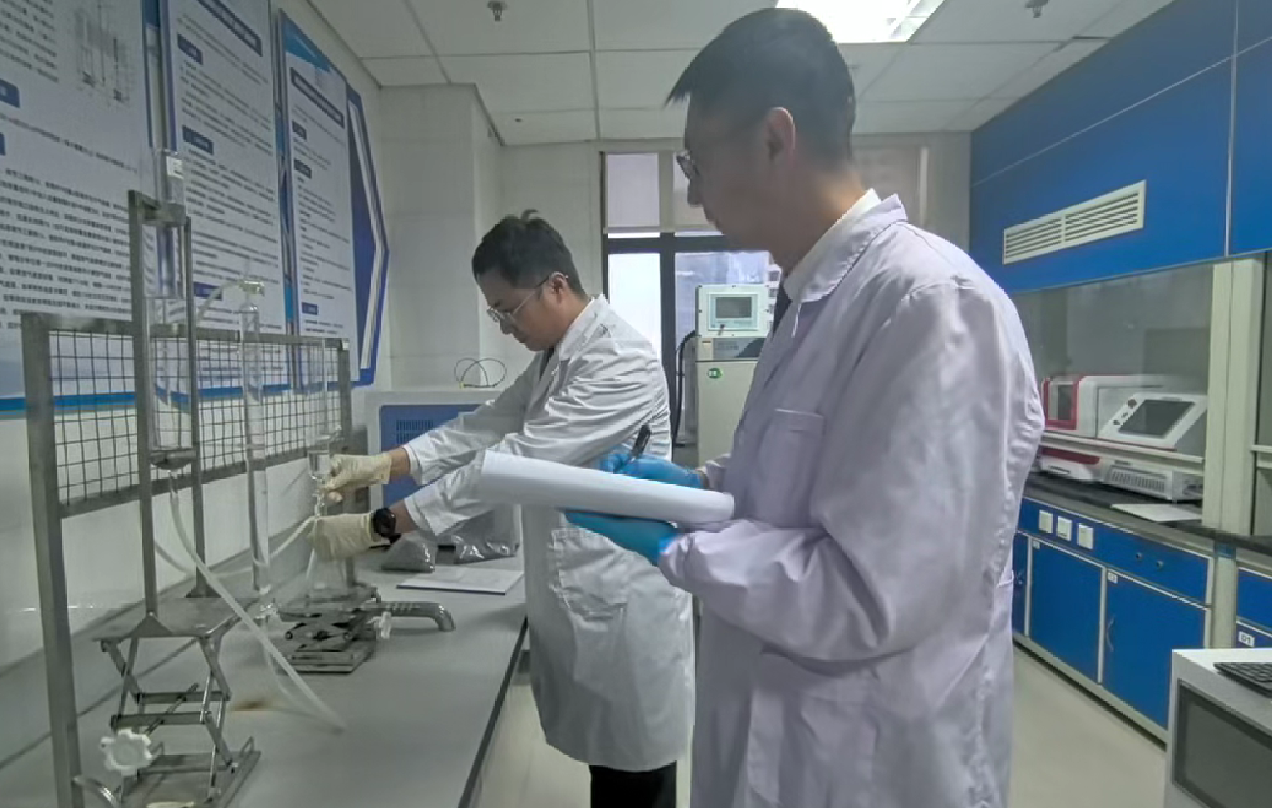 我国大型固态储氢设备实现首次充氢状态海上出口运输