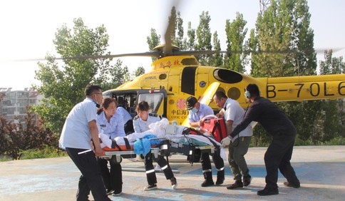 青岛急救守护生命“三重奏”：空中医疗救援、智慧调度、全民急救培训