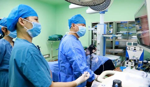 藏在“镜”头里的守护，青岛市市立医院本部消化科精准阻击消化道早癌，为300余名患者解除癌变危机