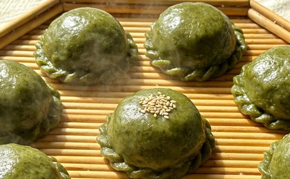 清明将至青团热销 青岛多家烘焙门店抢“鲜”上市