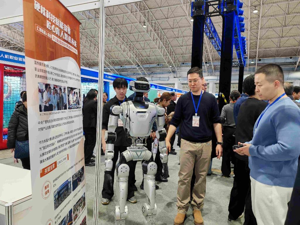 科技岗成主力  AI岗位受热捧！北京春季招聘会彰显新质生产力活力