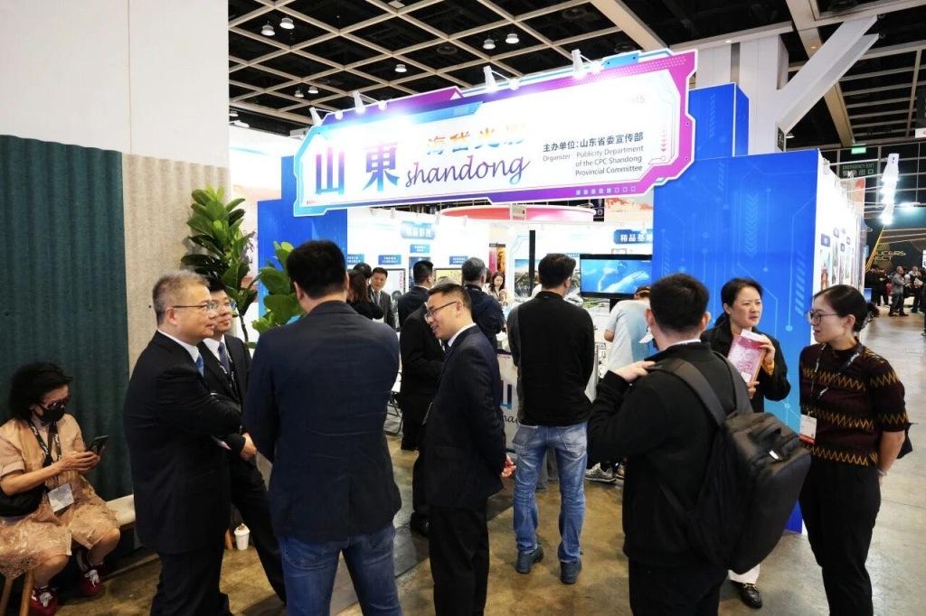 东方影都硬核实力闪耀香江！青岛以光影为桥链接全球影视新未来