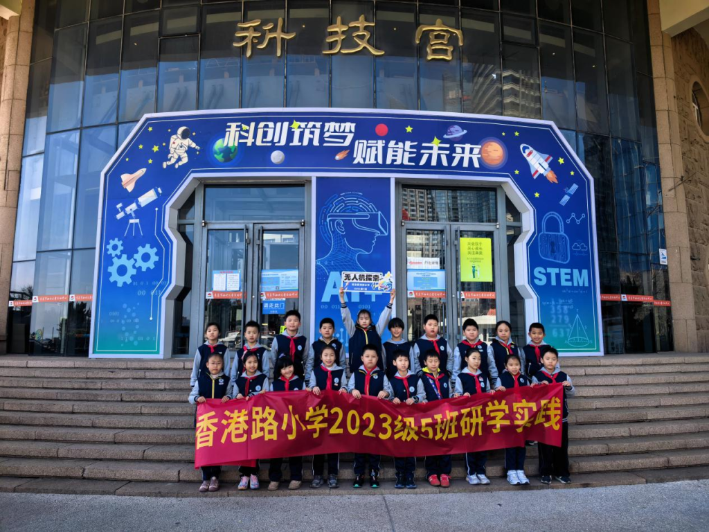 课堂搬进科技宫！“班级微科创”解锁沉浸式无人机探索体验