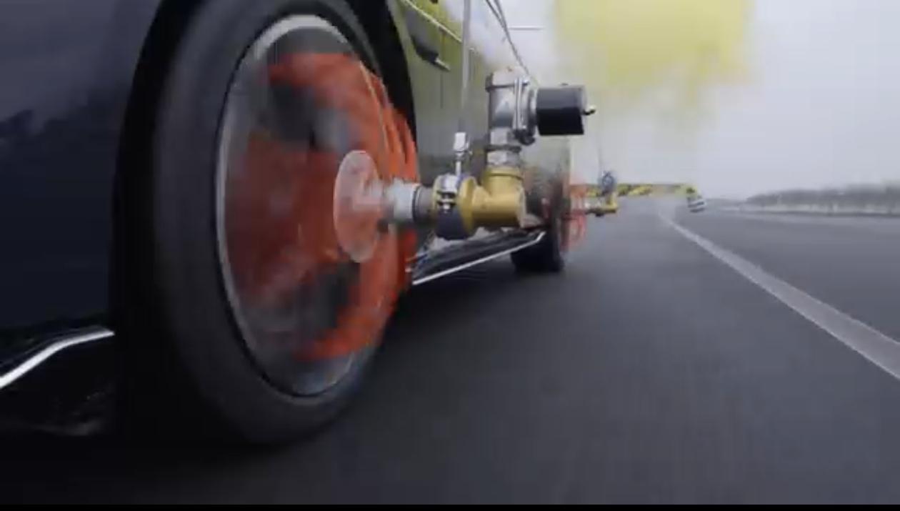 时速220公里爆胎稳停  重庆新能源车企发布新技术守护驾乘安全