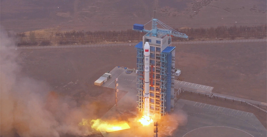 我国成功发射试验三十三号卫星