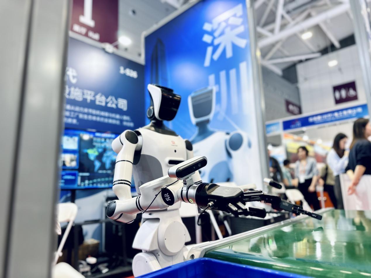 睿尔曼“分拣机器人”亮相2026深圳工业展