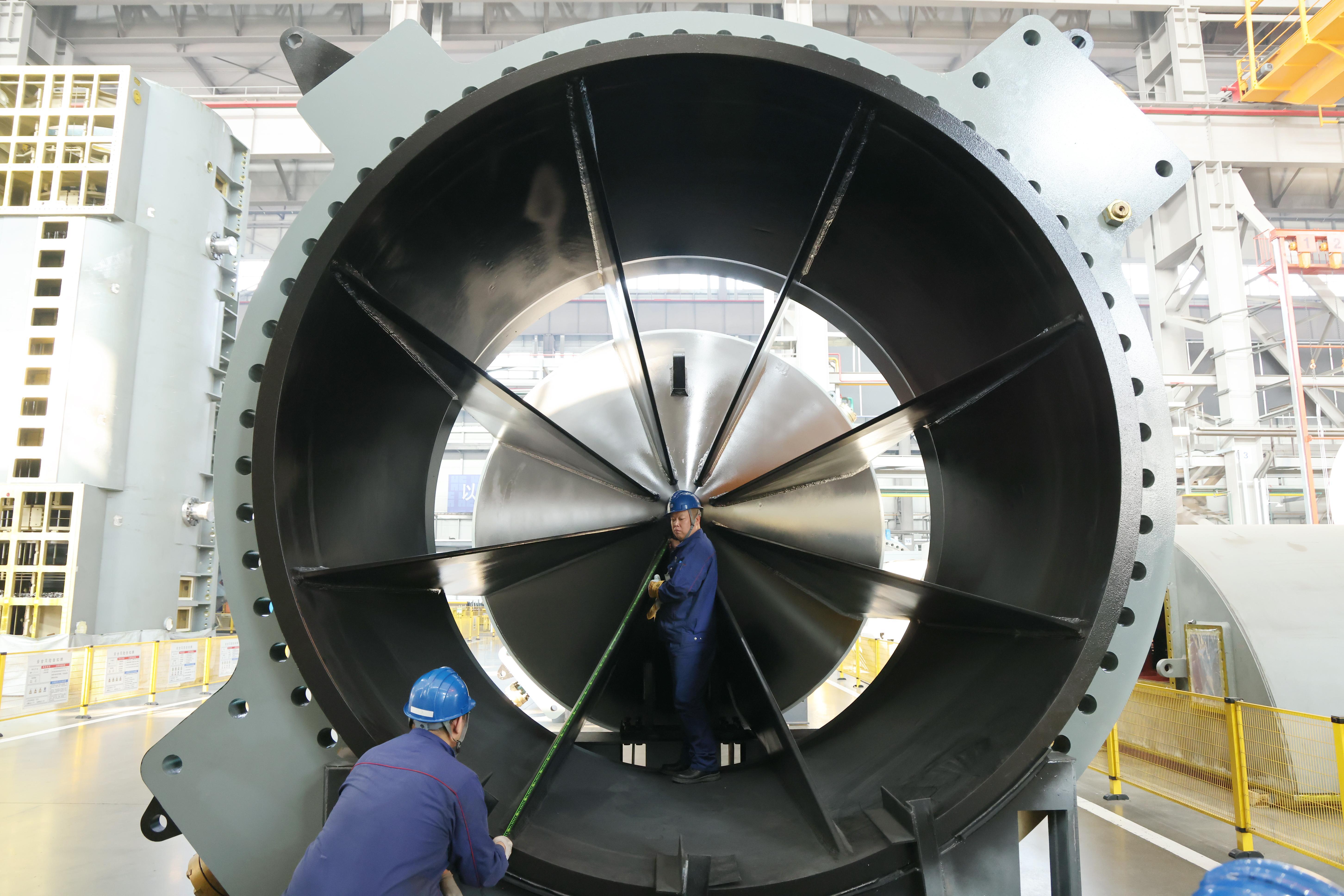 世界最大水电泄压阀在哈电集团研制成功