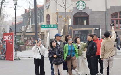韩国游客扎堆青岛老城，沉浸式感受历史风貌