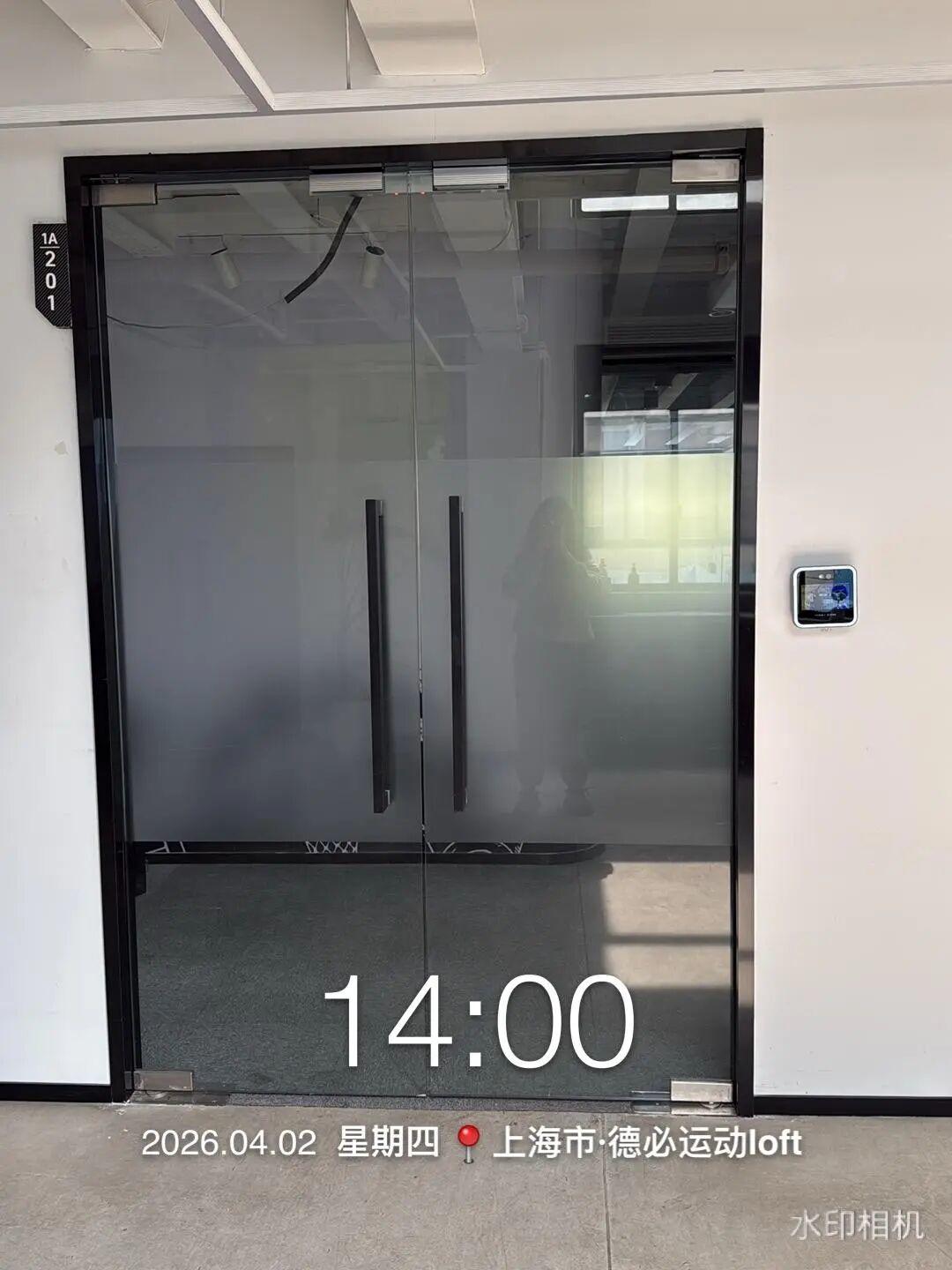 热搜第一！上海一女子休完产假公司没了，人事称“大家都没赔偿”