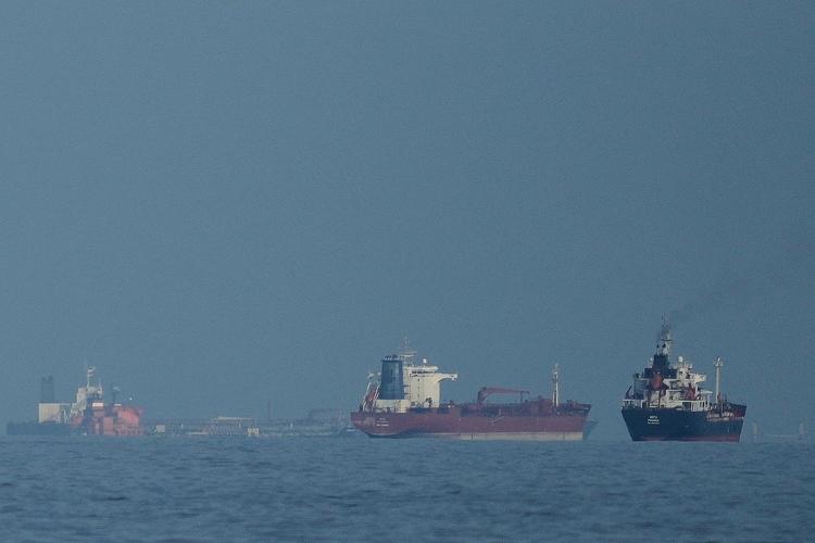 霍尔木兹海峡船舶通行再次完全中断