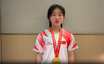 青岛德县路小学12岁滑板小将孟令妍亚锦赛夺金！