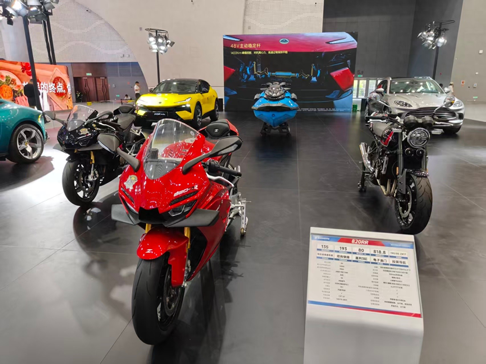 张雪机车亮相第六届消博会，工作人员：部分车型交付已排期至九月，500RR卖得最好