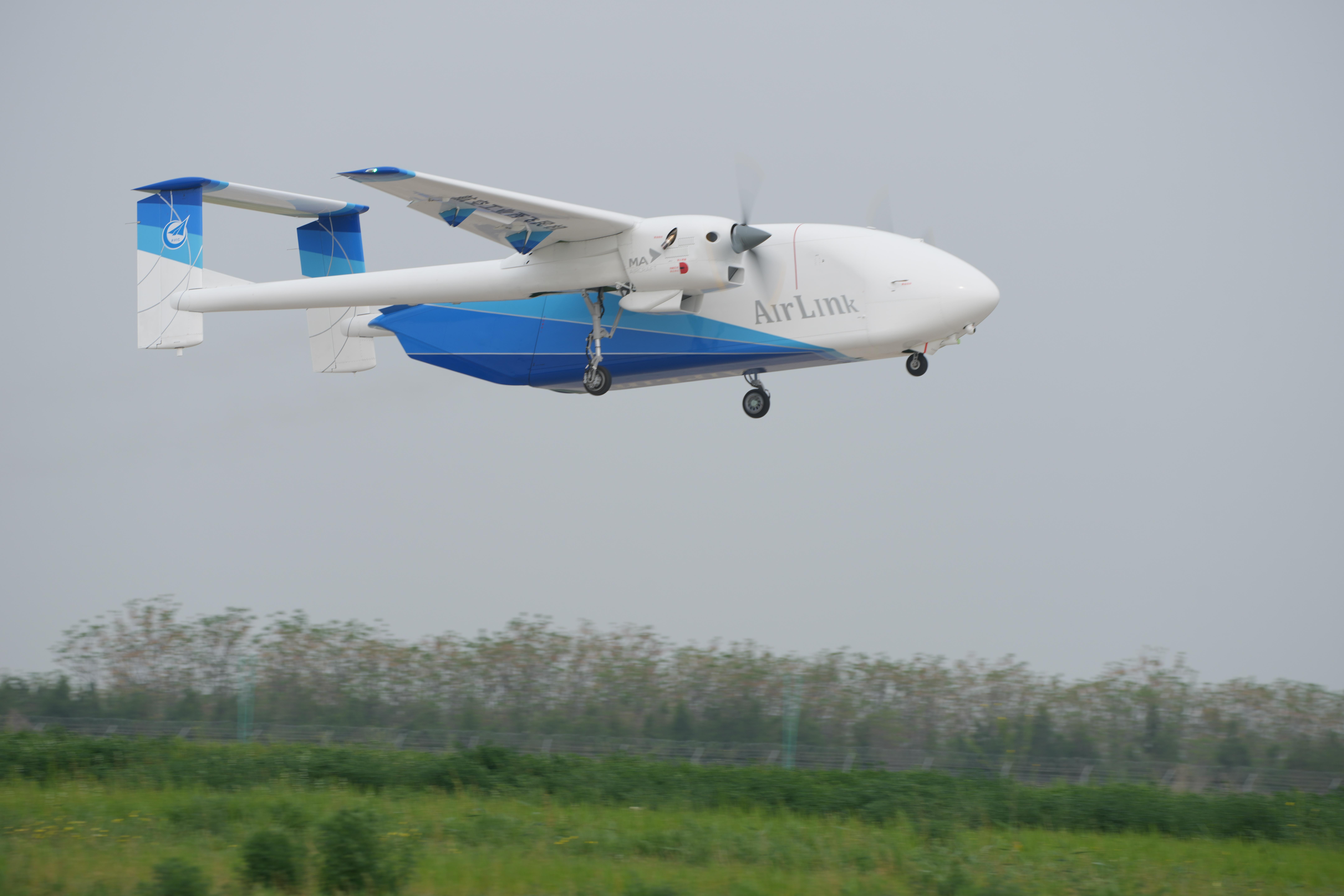 HH-200航空商用无人运输系统首飞