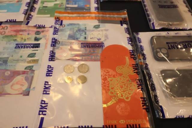 香港警方展开“反三合会”行动，14岁男学生竟是黑社会成员