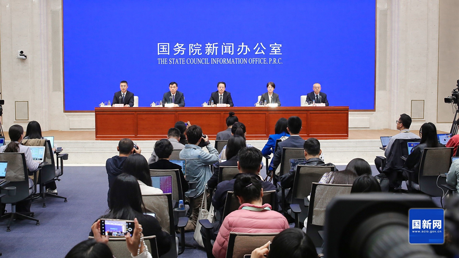 国家发改委回应无人机飞行活动审批难：正同有关部门研究推广“扫码飞”等好经验做法