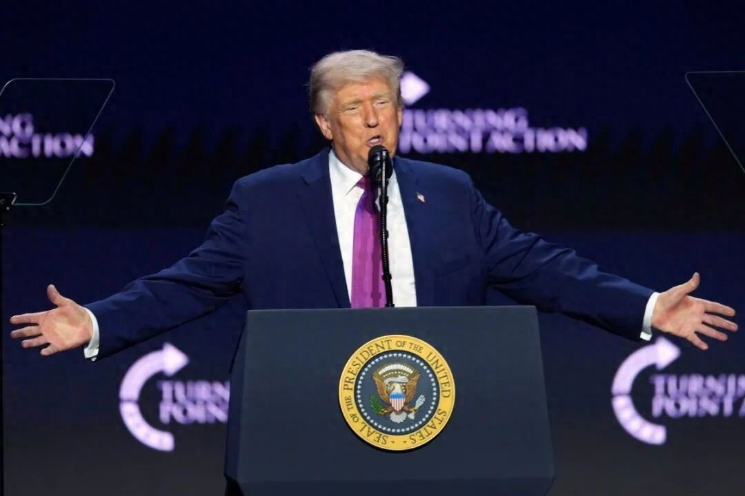 特朗普：美政府在对UFO相关资料审查中发现许多“有趣”的文档，首批文件预计很快公布