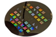 集成光路芯片能发出多种颜色激光