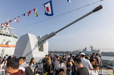 ​夕阳中挥别，我们不“舰”不散！