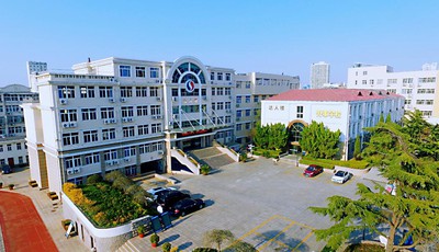 �ൺ���·���ְҵѧУ�������ںϹ�ͨ���ˣ��������ʻ���ó�˲�