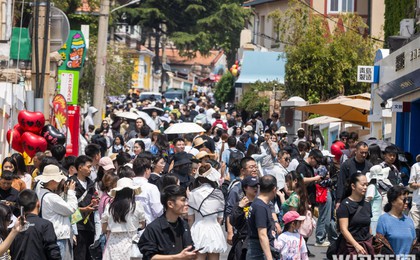 浪漫龙江路，假期人气旺