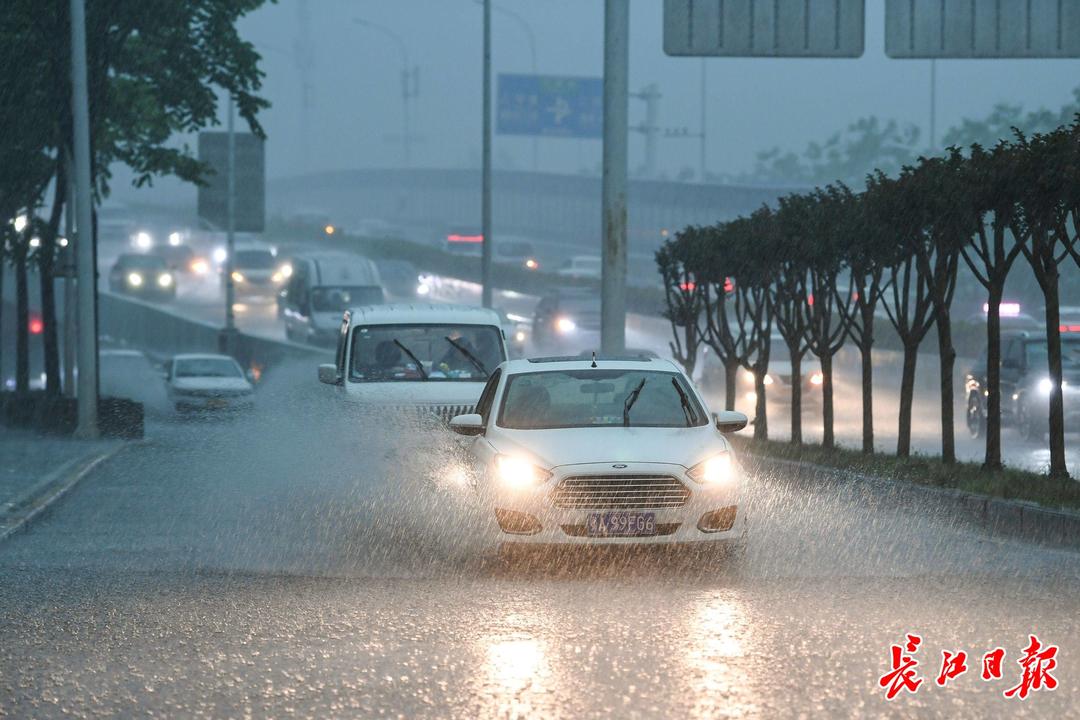 南方暴雨大暴雨又将上线，2日最强！行程最好避开强降水时段