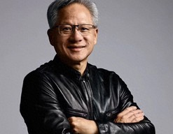 黄仁勋谈“AI能否取代应届生”：AI不太可能取代人，但比你更会用AI的人，更可能取代你