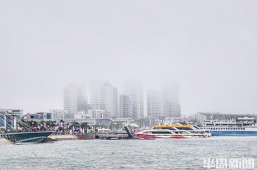 海雾漫青岛，高楼隐云端