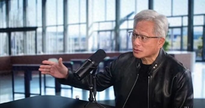 黄仁勋怒斥将英伟达GPU比作原子弹，坚决反对AI芯片出口管制：最终反过来损害的是美国