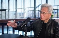 黄仁勋怒斥将英伟达GPU比作原子弹，坚决反对AI芯片出口管制：最终反过来损害的是美国