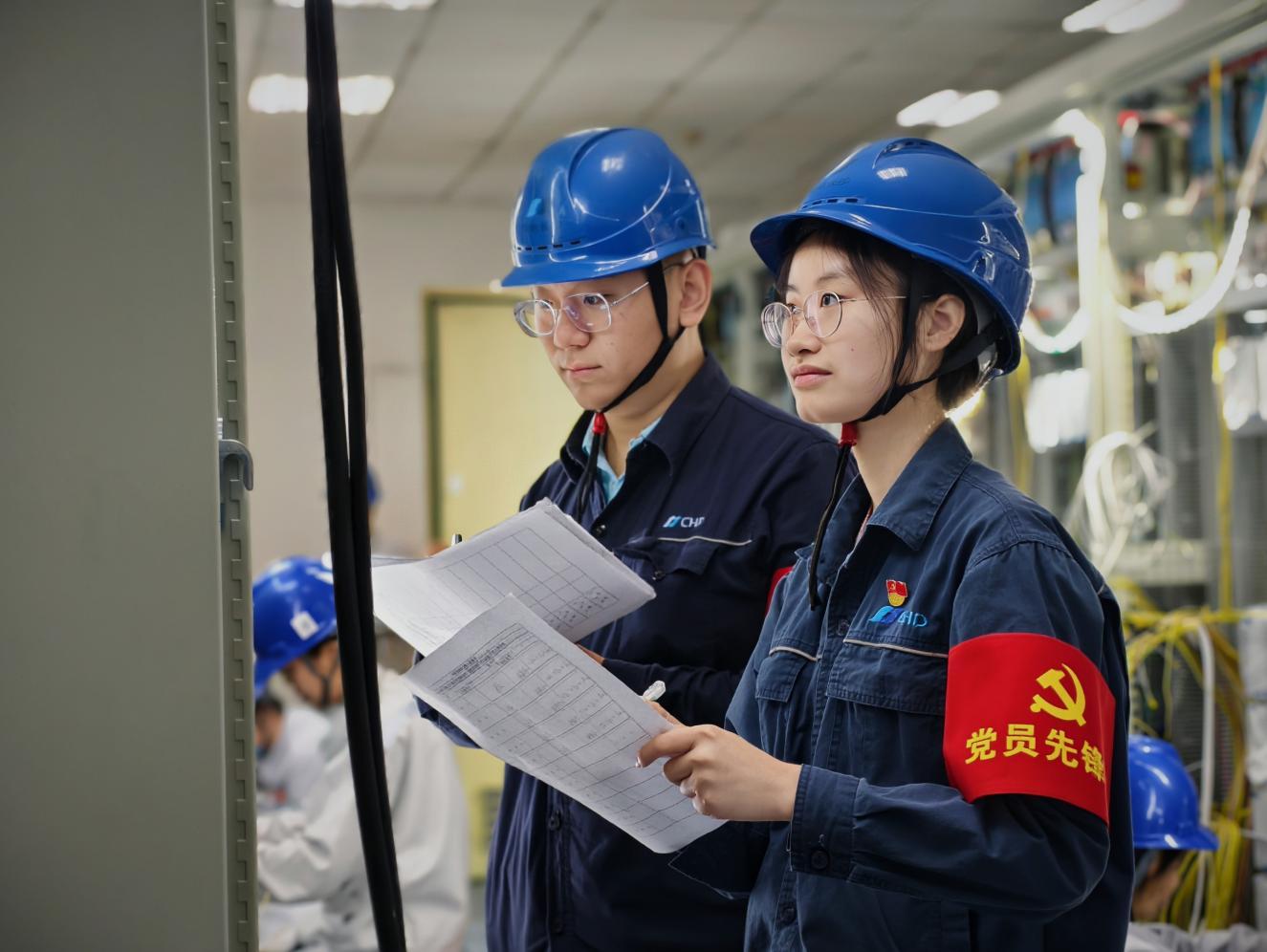 为发电机组换上“中国脑”