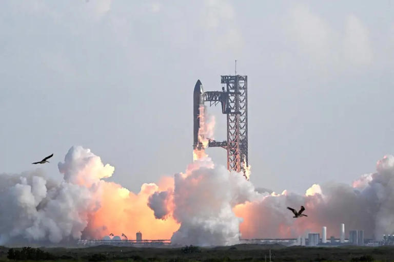 SpaceX计划通过IPO以每股135美元的价格出售5.556亿股股票，筹集750亿美元