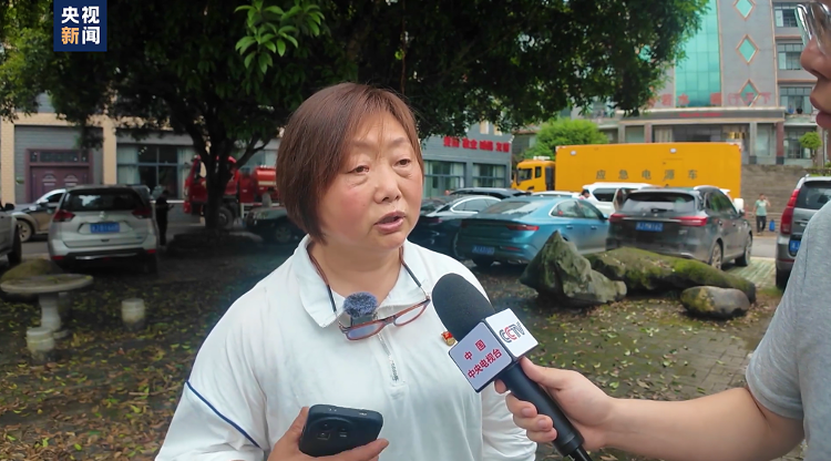 专访因耳环被网暴的女村支书：我格局很大的，从不计较、从不内耗