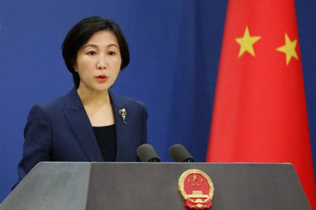 外媒称全球AI竞赛进入“中美争霸”，外交部：中方始终坚持人工智能以人为本、开放包容