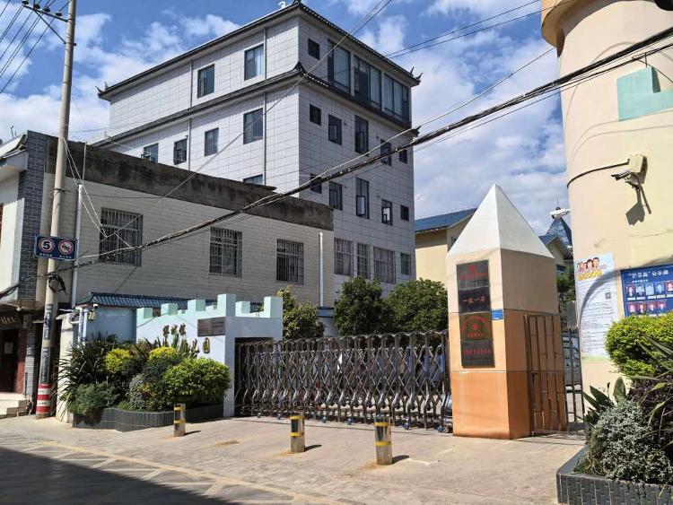 云南祥云回应“幼儿园招生要家长提供工资流水”