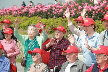 从“逃离”到新生：87岁王奶奶的青岛养老“...