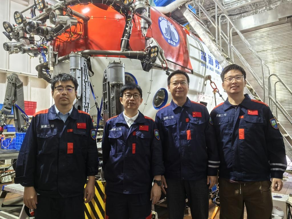 党旗在基层一线高高飘扬｜研发出6000米深海自主探查机器人！海地所研究员孙治雷深耕深海勘查，助力海洋强国