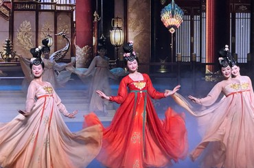 多彩“大戏”点亮盛夏文旅